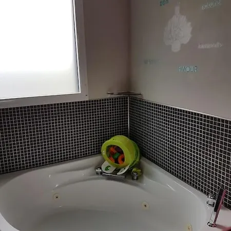 Le Paradis Des Enfants Et Sa Maison En Bois * Combrit