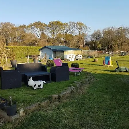 Le Paradis Des Enfants Et Sa Maison En Bois