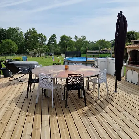 Le Paradis Des Enfants Et Sa Maison En Bois *