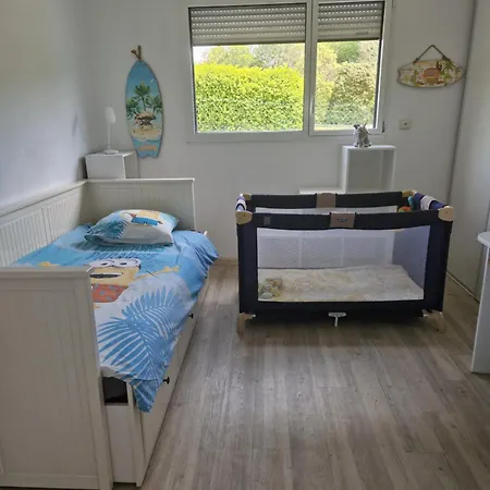 Le Paradis Des Enfants Et Sa Maison En Bois *