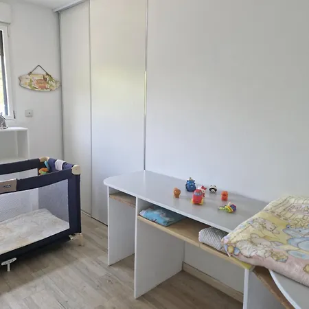 Le Paradis Des Enfants Et Sa Maison En Bois