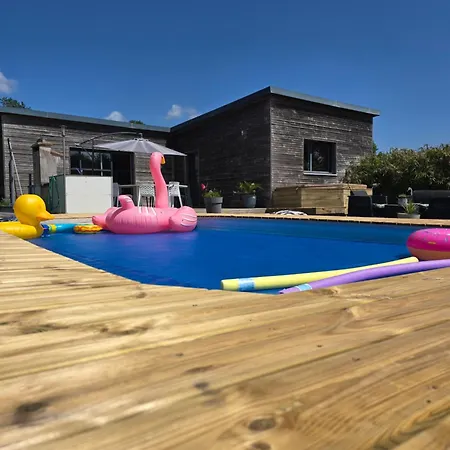 Le Paradis Des Enfants Et Sa Maison En Bois Holiday home Combrit